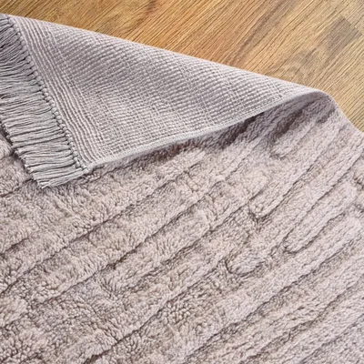 Industville Swyre Table Tufted Wool Rug