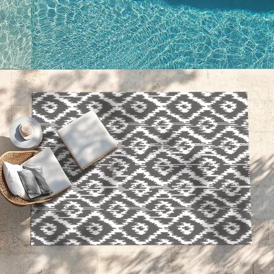 The Range Diamond Haze Geometric Pattern Rug - Charcoal Grey