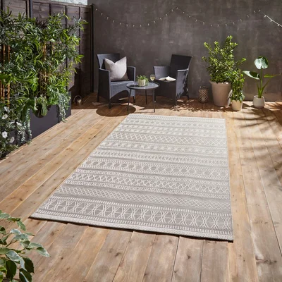 The Rug Seller Coast 9421 Indoor Outdoor Boho Rug in Beige