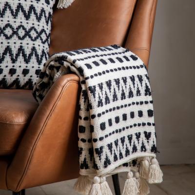The Rug Seller Izel Aztec Tufted Throw in Black Cream&nbsp;130x170cm