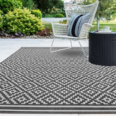 The Rug Seller Patio Diamond PAT12 Geometric Outdoor Rugs in Black White