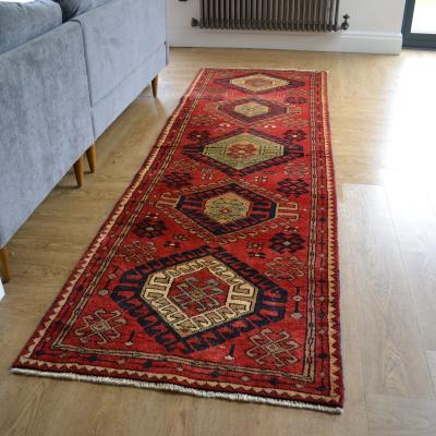 The Rug Seller Meshkin 16630 Traditional Hand Knotted Wool Runner Rug in Red&nbsp;93x307cm