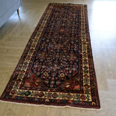 The Rug Seller Hamadan 254618 Traditional Hand Knotted Wool Runner Rug in Red&nbsp;308x100cm