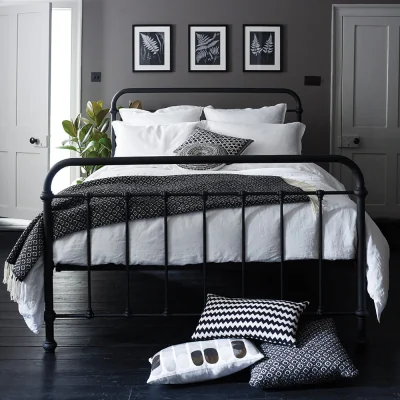 Feather & Black Oliver Bed, Super King - Matte Black