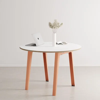Made in Design New Modern Round table - / Ø 110 cm - Laminate / 4 to 6 people by TIPTOE Pink