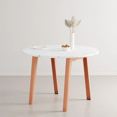 Made in Design New Modern Round table - / Ø 108 cm - Recycled plastic / 4 to 6 people by TIPTOE Pink