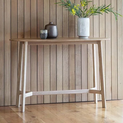 Woods Furniture Madison Console Table in Oak