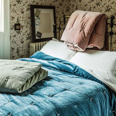 Graham & Green Sage Pebble Super King Size Quilt