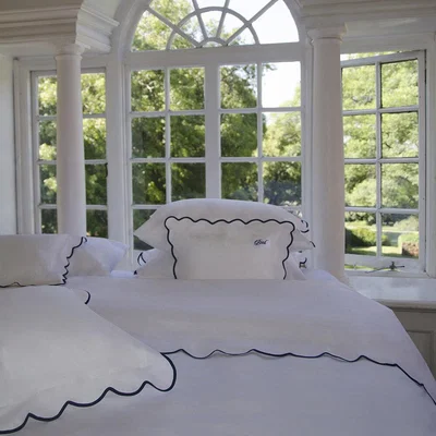 Amara Reed Family Linen - Scallop Bed Set - White/Charcoal - King