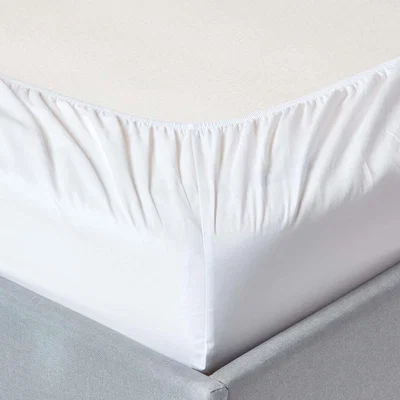 The Range 200 Thread Count Egyptian Cotton Fitted Sheet - Red / King