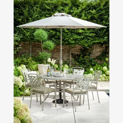 Downtown Hartman Berkeley 6 Seat Set With Parasol and Base - Maize In Beige