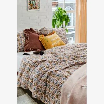 Urban Outfitters Urban Outfitters Yvette Strawberry Duvet Set Single