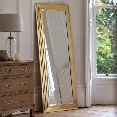Knees Ritz Leaner Mirror