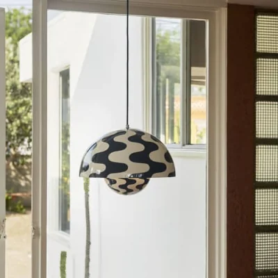 Made in Design Flowerpot VP7 Pendant metal white black / Ø 37 cm - By Verner Panton, 1968 - &tradition